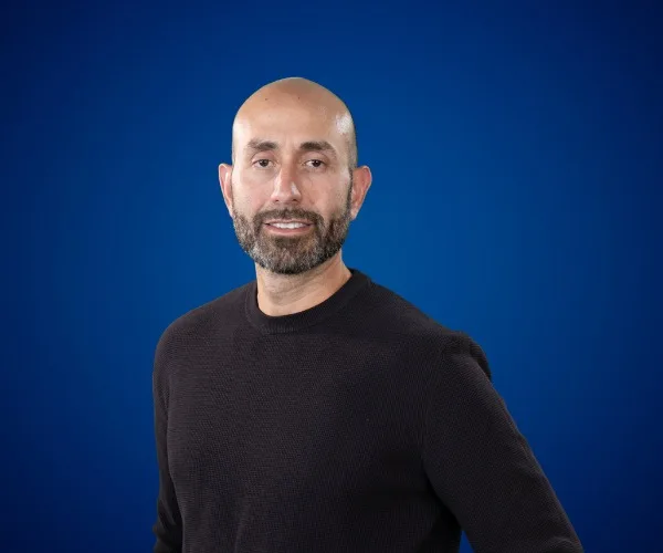 Anwar Buere — Conferencista de Salud Mental y Estrés